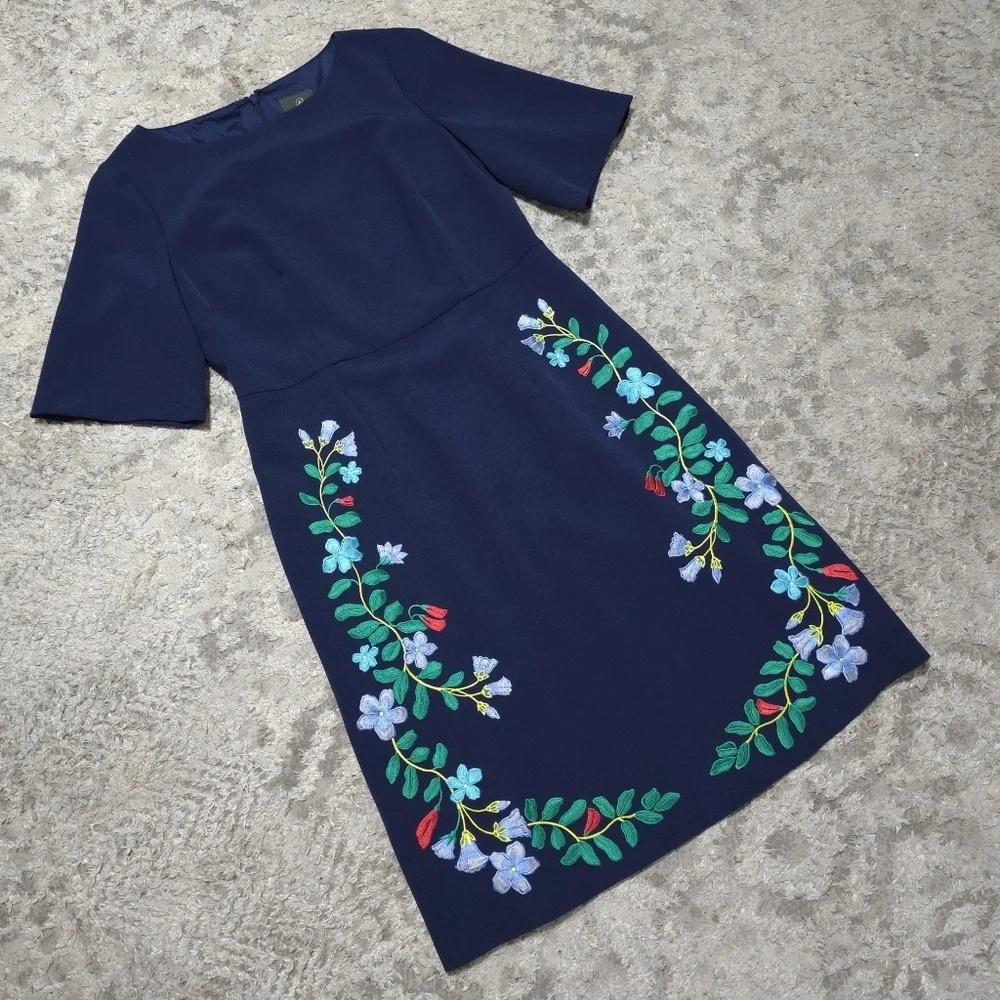 ADRIANNA PAPELL Nwot Short Sleeve Sheath Dress w/ Embroidered Flowers, Size 8 - Picture 9 of 15